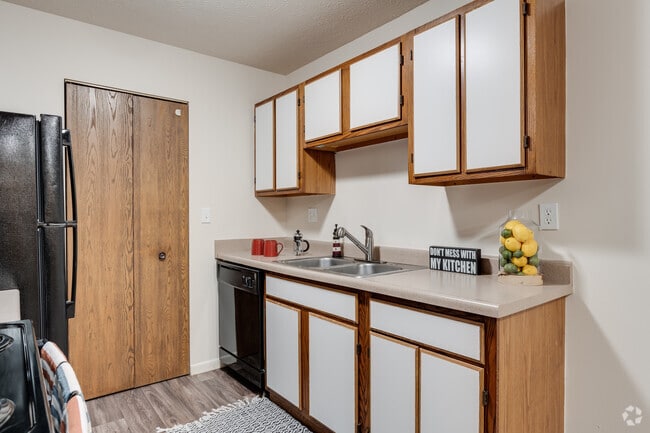 2HAB, 1BA, 1004 ft² - Lakeside Apartments