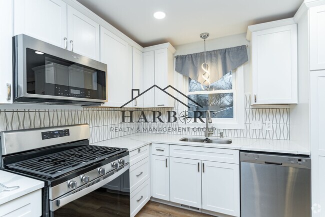 Building Photo - 1709 8 1/2 Avenue SE Rental