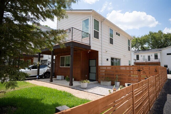 Photo - 1106 Walton Ln