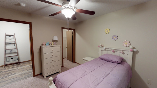Comfortable Bedrooms with Walk-In Closets - North Pointe Apartments