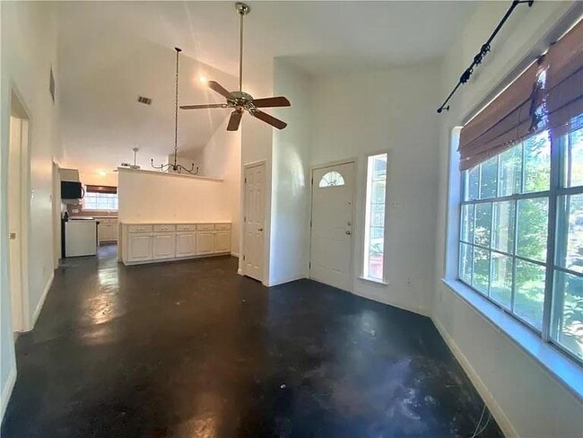 Building Photo - 1811 W 39th St Rental