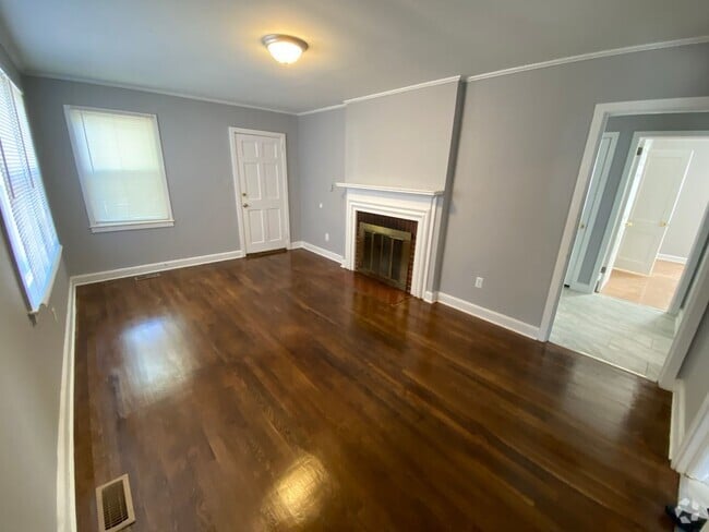 Building Photo - For Rent: Charming 3BR Home in Burlington,...