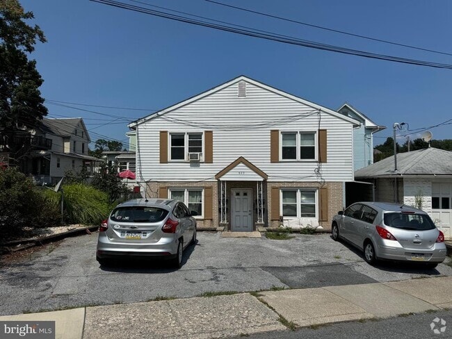 Building Photo - 623 State St Rental