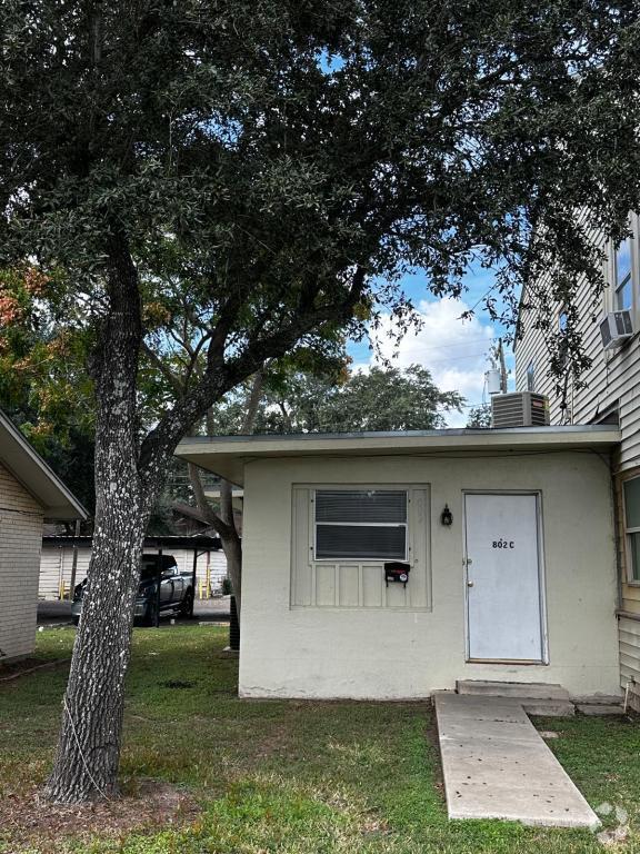 Building Photo - 802-C Texas Blvd Rental