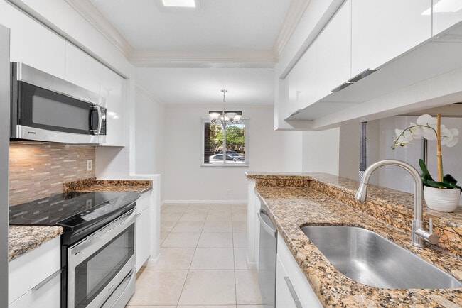 Photo - 9777 Westview Dr Unidad 1112
