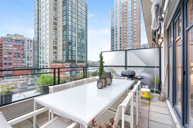 Photo - 1275 Hamilton St Unit ID1380806P