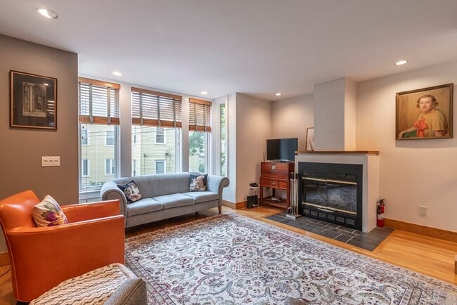 Photo - 54 Trowbridge St