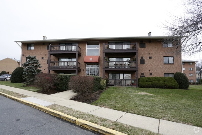 Photo - Falls Church Gardens Apartments
