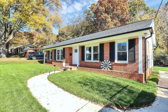 Photo - Fully Updated & Furnished Gem in the Heart of Starmount!