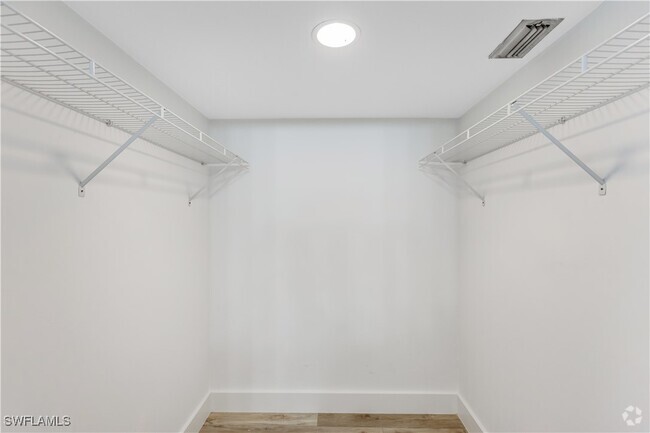Building Photo - 15171 Cedarwood Ln Unit 3204 Rental