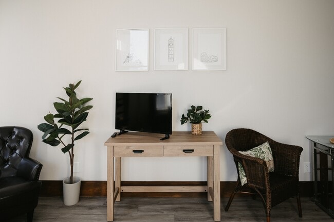 Photo - 16 S Jackson St