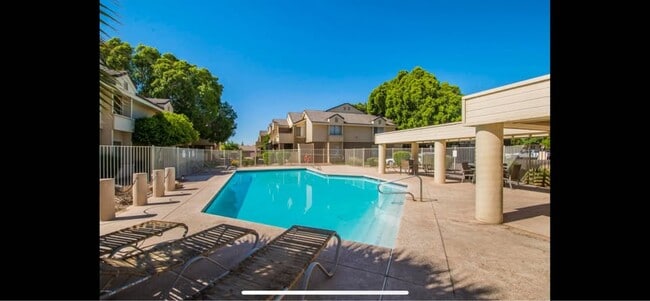 Photo - 2035 S Elm St Unit 1