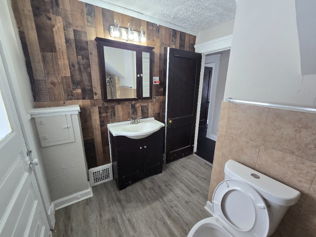 Photo - 1724 Cliffview Rd