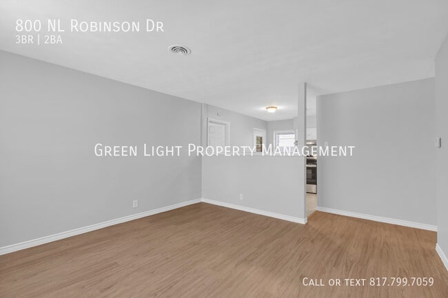 Photo - 800 N L Robinson Dr