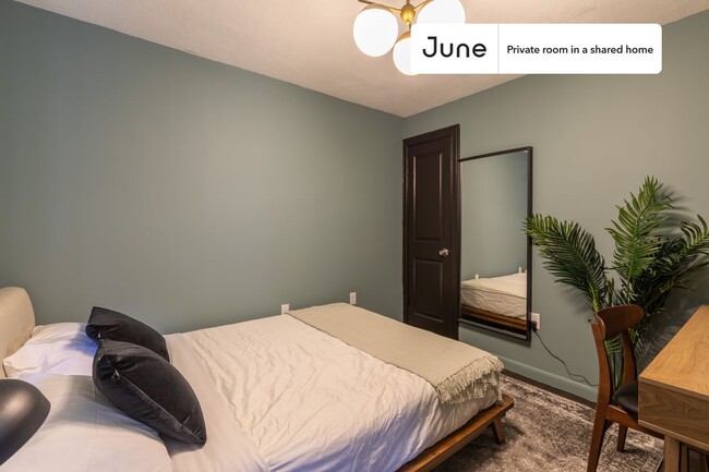Private bedroom in 6 bed/4 bath Home - Private bedroom in 6 bed/4 bath Home Unit A
