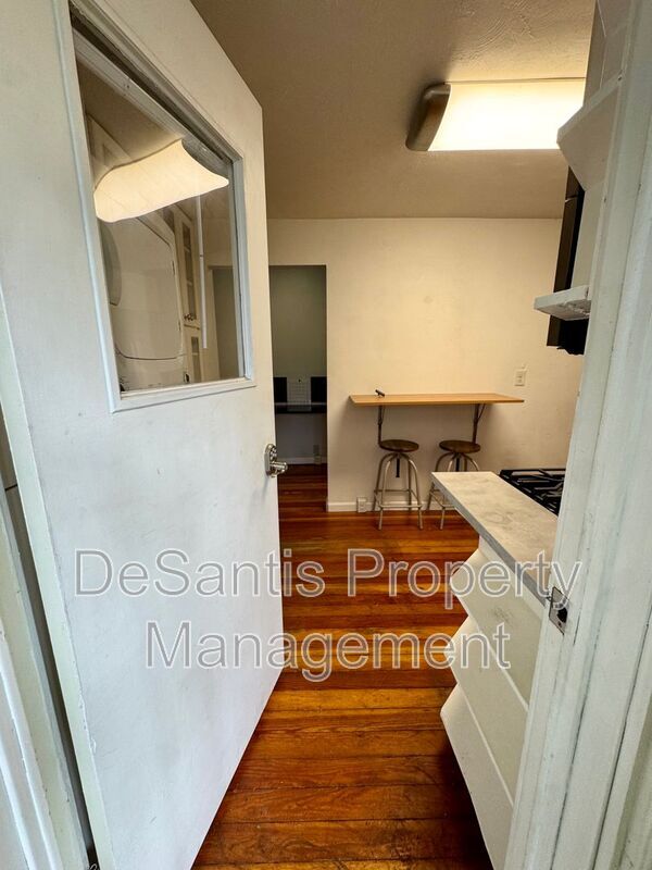 Photo - 419 Taylor St Unit Lower