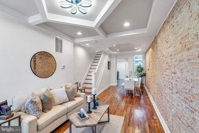 Photo - 3405 Claremont St