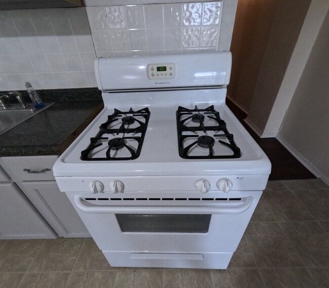 Photo - 724 E Lawrence St