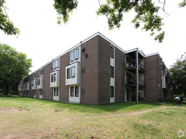 126 Silver Lane exterior - 140 Silver Ln Apartments