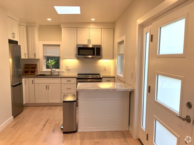 Building Photo - 113 Plymouth Ave Unit ADU Rental