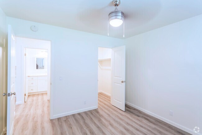 1 BR, 1 BA - 700 SF