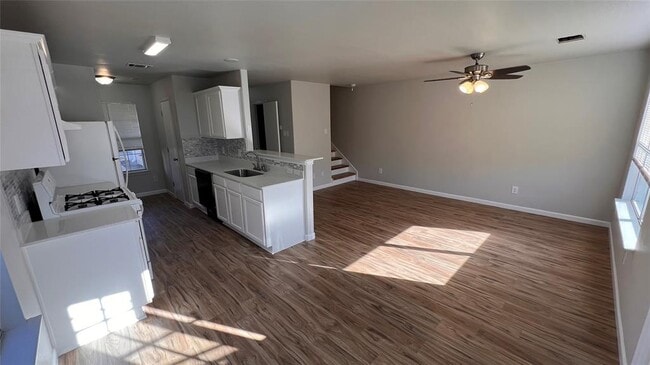 Photo - 2865 Southampton Way