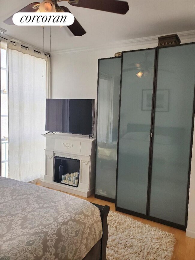 Photo - 517 E 77th St