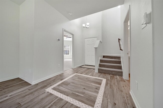 Photo - 305 Crooked Pine Court