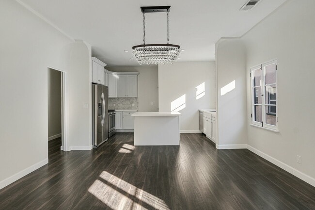 Photo - 410 N Genesee Ave