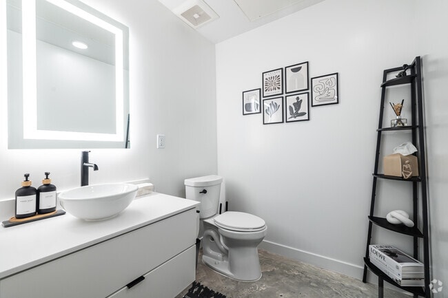 2BR, 2.5BA - 1.325SF - 1st Bathroom