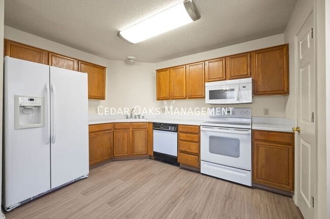 Photo - 5908 Sara St