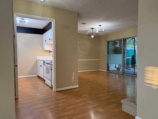 Photo - 10 Hampshire Cir