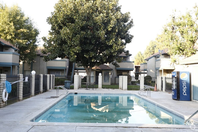 Hunter Pointe & Palms Apartments - Hunter Pointe & Palms Apartments