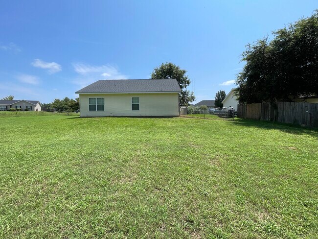 Photo - 5012 Scotch Pine Ave