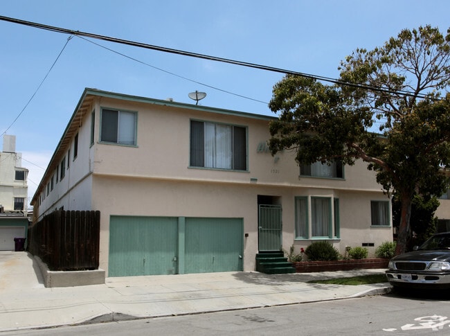 Building Photo - 1521 E 2nd Street