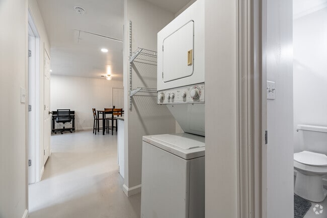1BR, 1BA - 650SF - Laundry