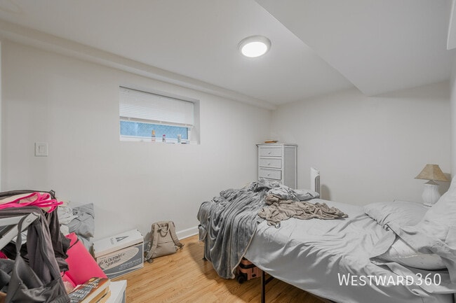 Photo - 2239 W Cornelia Ave Unit G