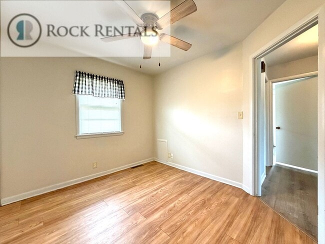 Photo - Fresh 2 Bed with Bonus Room on 17th