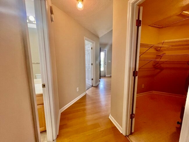 Photo - 180 Stone Henge Ln