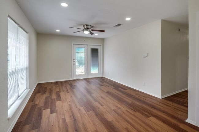 Photo - 2103 Pompton Dr