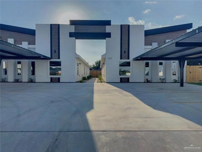 Photo - 705 N Emerald Ave Unit 2