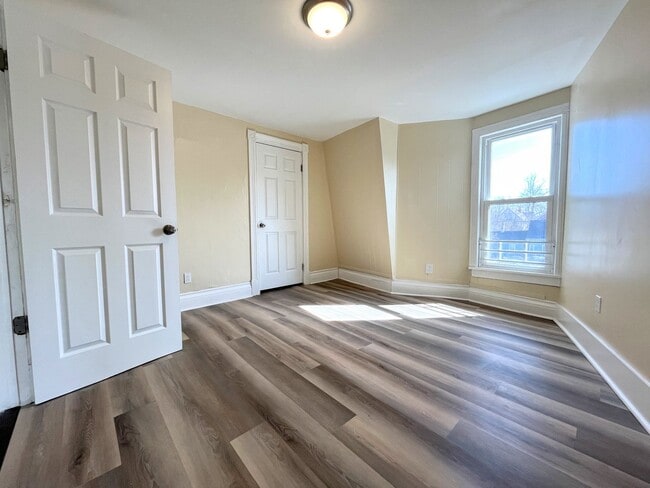 Building Photo - 86 Hawley St Unit 4- 3rd Floor