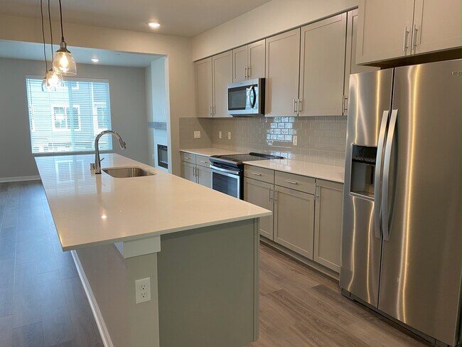 Kitchen - 2012 101st Ave SE