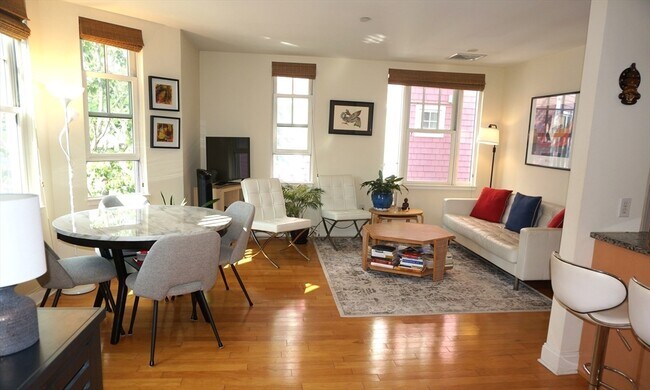 Photo - 4048 Washington St