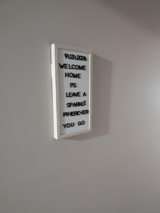 Photo - 1066 Margaret Pl NW