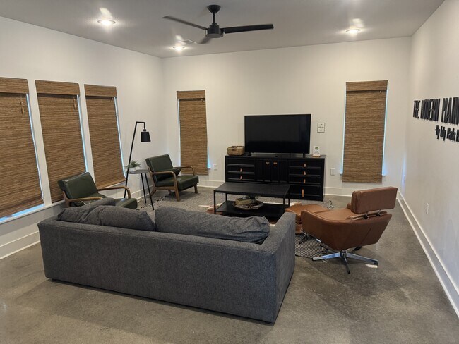 Photo - 2024 Weems St