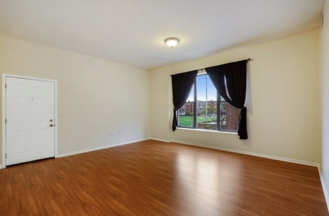 Photo - 885 N Marshfield Ave Unidad 2 Rental