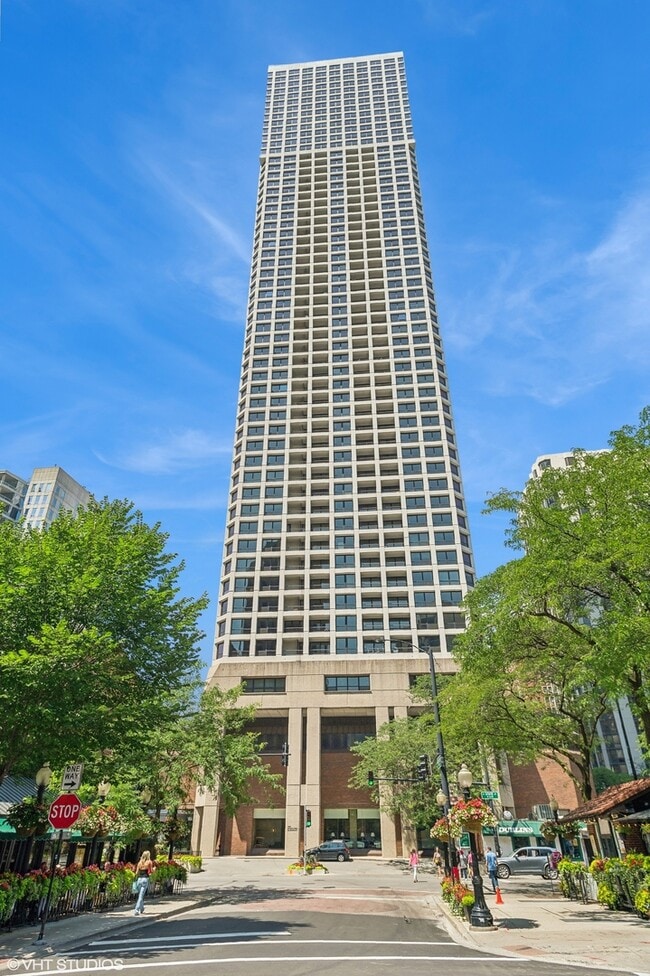 Building Photo - 1030 N State St Unit 44J