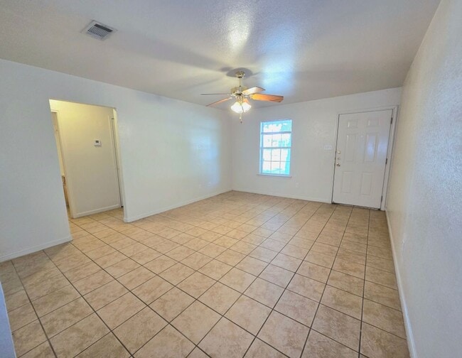 Photo - AVAILABLE NOW! -$100 OFF MOVE IN SPECIAL  ...