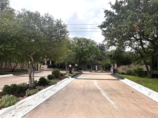 Building Photo - 2 Bedrooms and 2 Bathroom Condo for rent a primary location near DOMAIN, by HWY 183 and 360, Gate...